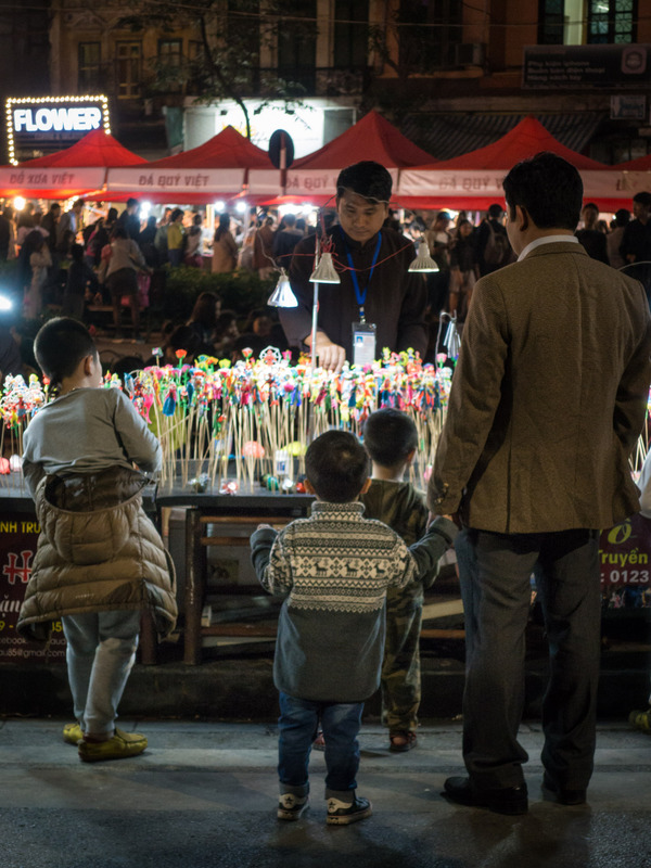 boys and dad looking at a stall