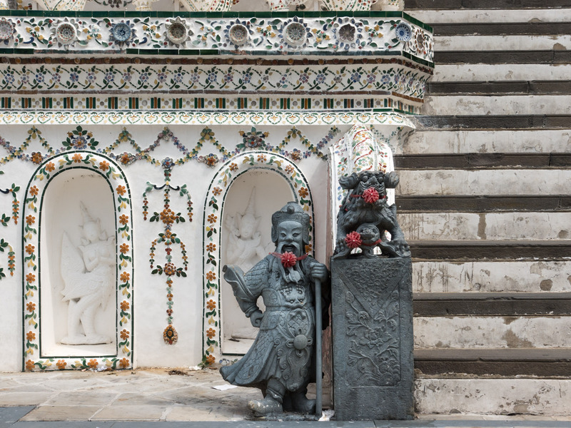 statues at Wat Arun