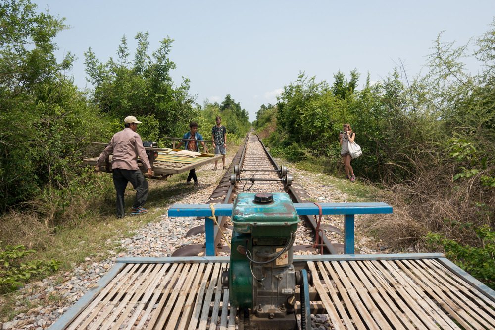 bamboo train: moving train carts on the track