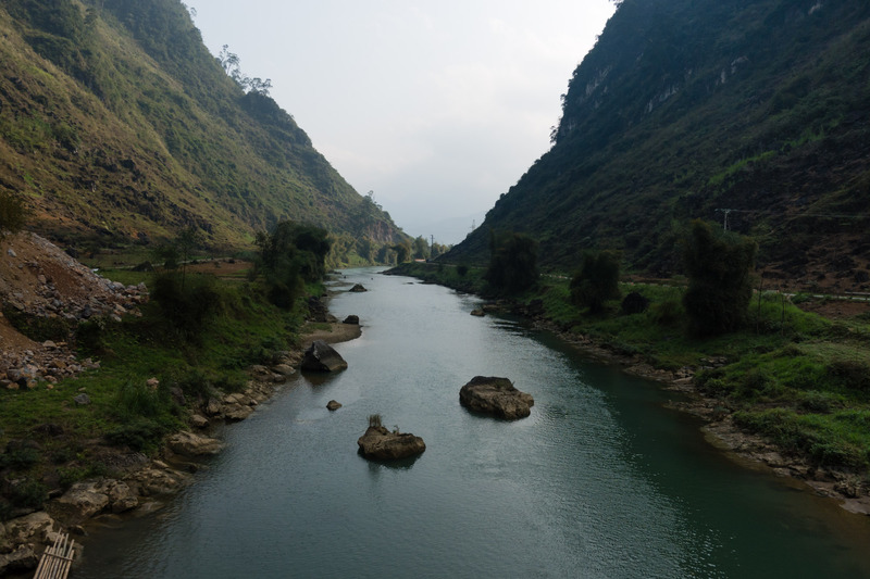 river between mountains