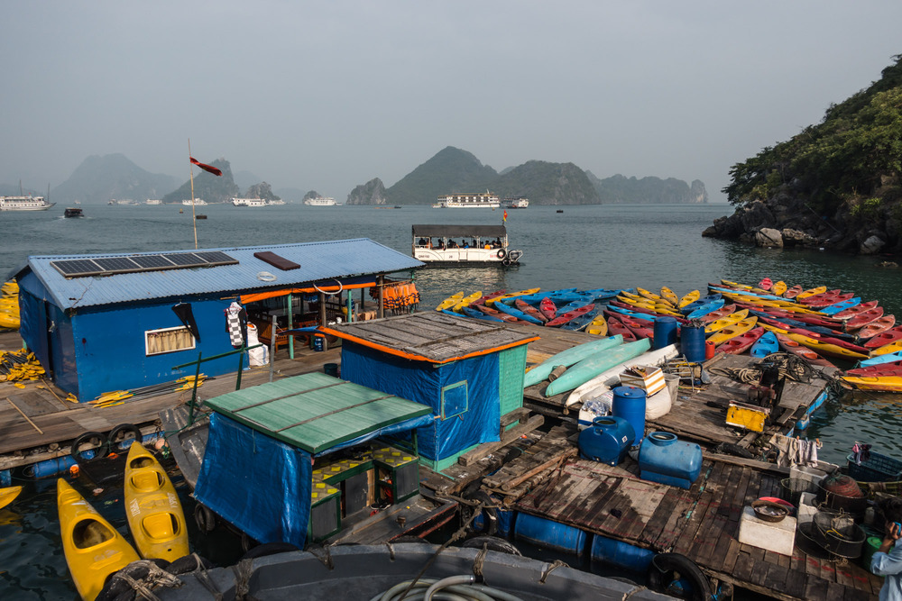 floating platform for boat refueling and kayaks