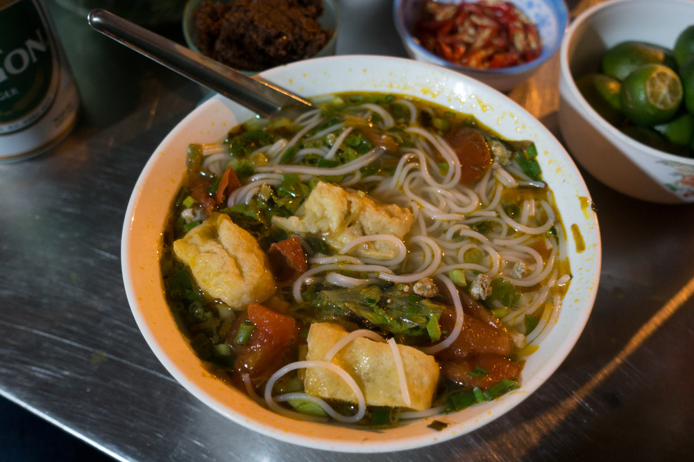 bowl of bún riêu