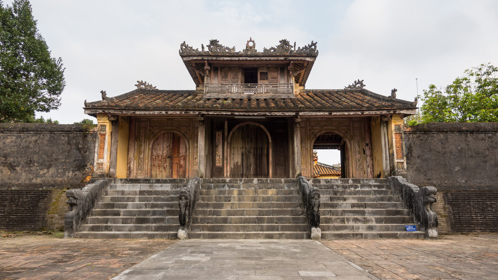 Thiệu Trị temple entrance