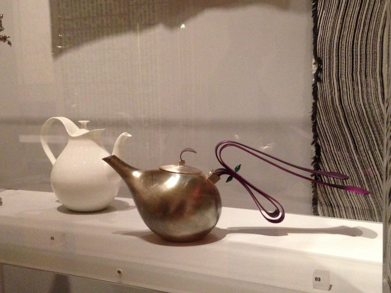 2 teapots