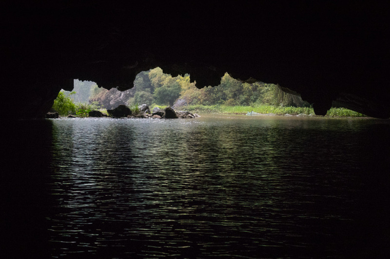 dark Tam Cốc cave mouth