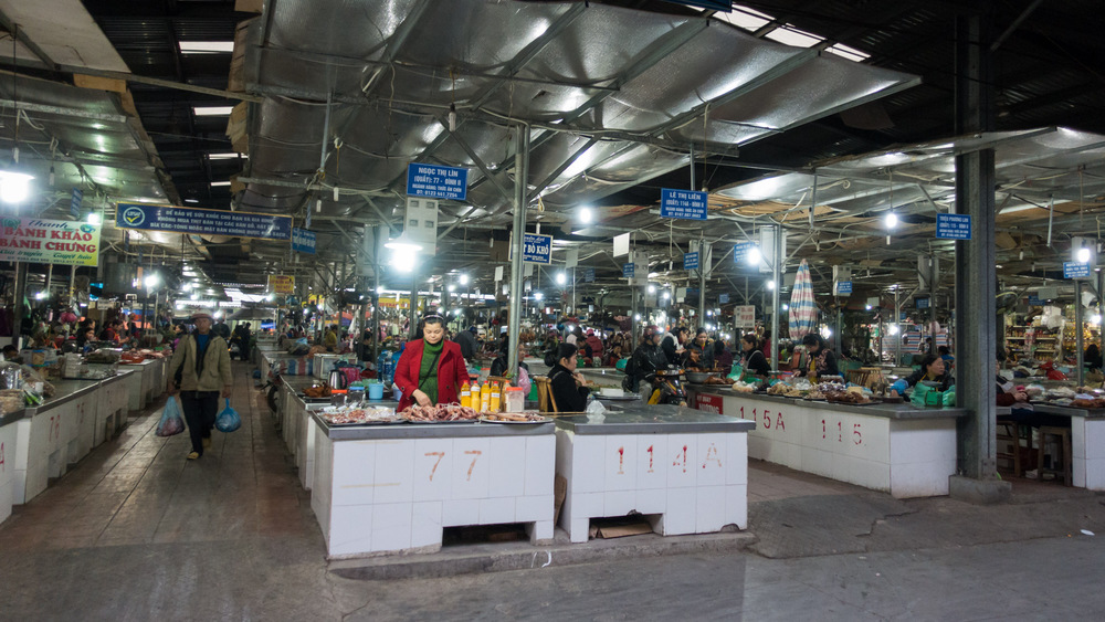 Cao Bằng market interior