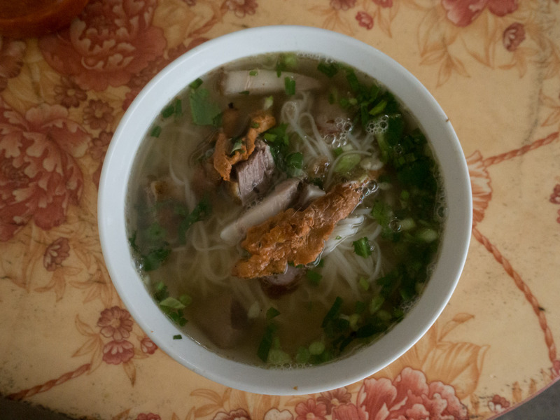 bowl of phở vịt