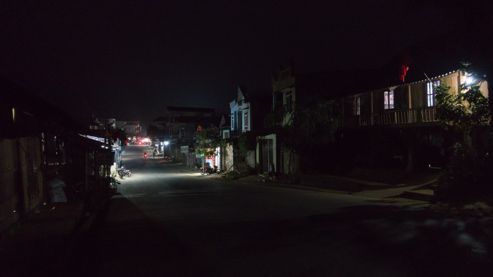 Tú Lệ at night