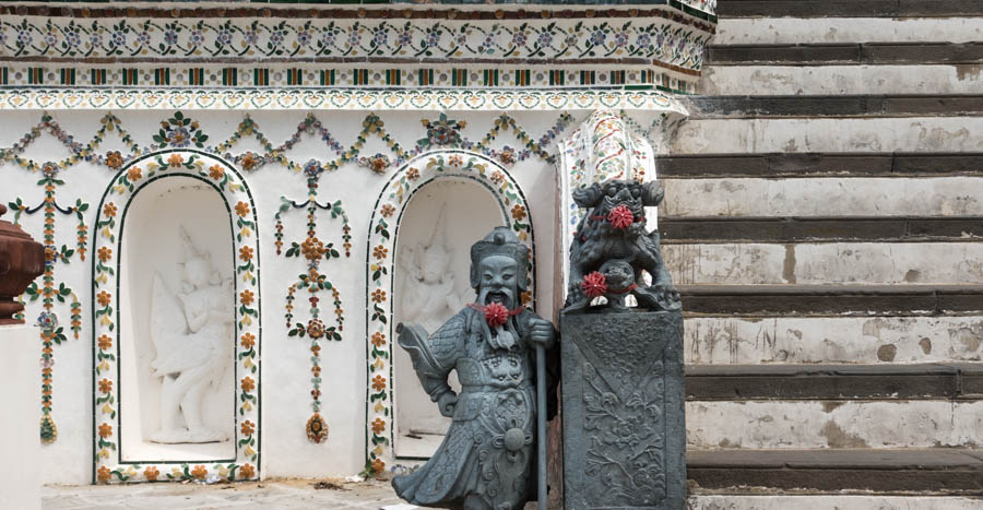 statues at Wat Arun