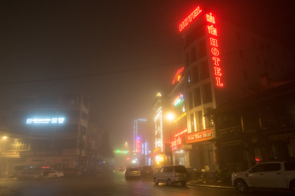 foggy Sa Pa intersection